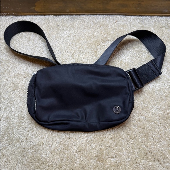 lululemon Black Belt Bag - Picture 1 of 6